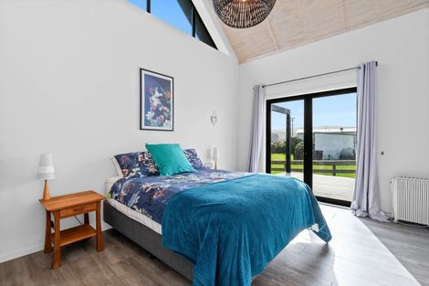Photo of property in 497 Waikawa-curio Bay Road, Curio Bay, Tokanui, 9884