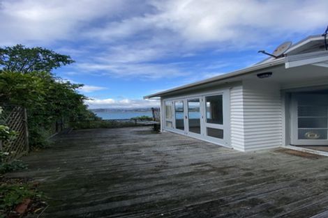 Photo of property in 24 Hungerford Road, Lyall Bay, Wellington, 6022