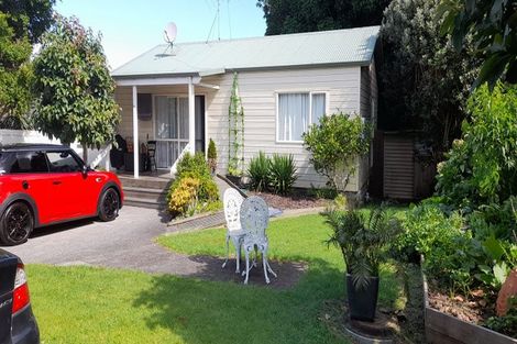 Photo of property in 31 Covil Avenue, Te Atatu South, Auckland, 0610