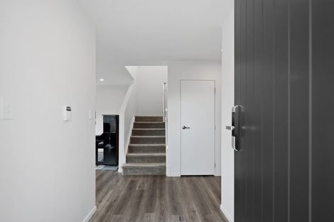 Photo of property in 25a Athena Drive, Totara Vale, Auckland, 0629