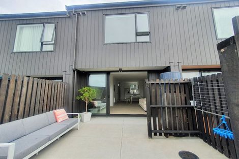 Photo of property in 18 Hobsonville Point Road, Hobsonville, Auckland, 0616