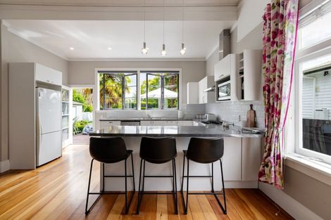 Photo of property in 13 Saint Winifreds Avenue, Hamilton East, Hamilton, 3216