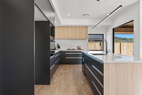 Photo of property in 1 Erlam Place, Matipo Heights, Rotorua, 3015