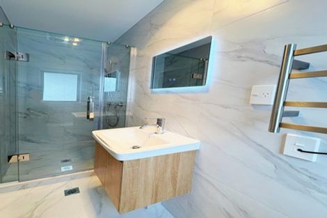 Photo of property in 12e Elcoat Avenue, Te Atatu South, Auckland, 0610