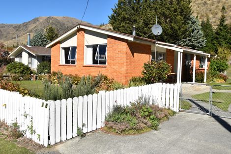 Photo of property in 16 Black Peak Road, Omarama, 9412