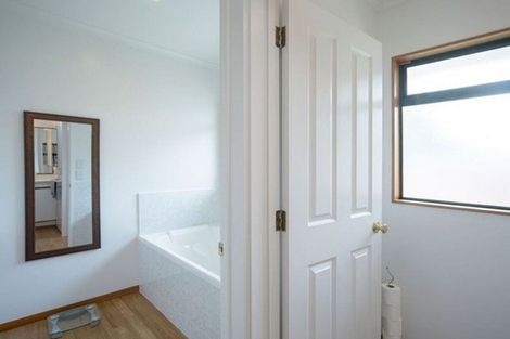 Photo of property in 86 Pahiatua Street, Hokowhitu, Palmerston North, 4410