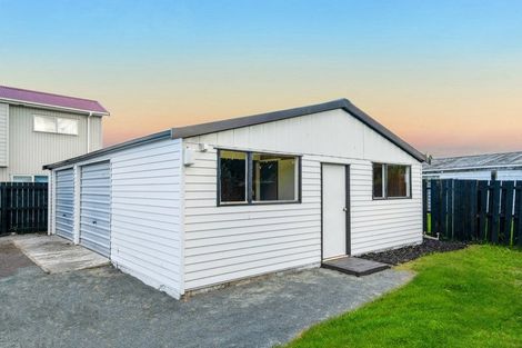Photo of property in 54 Pukeroa Place, Papakura, 2110