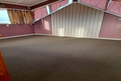 Photo of property in 35 Archibald Road, Kelston, Auckland, 0602