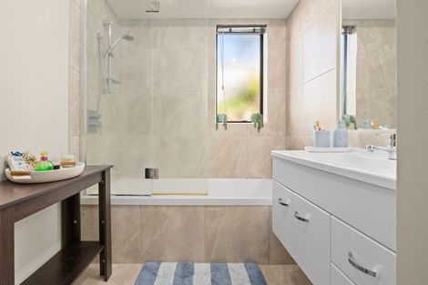 Photo of property in 2/16 Highgrove Drive, Grandview Heights, Hamilton, 3200