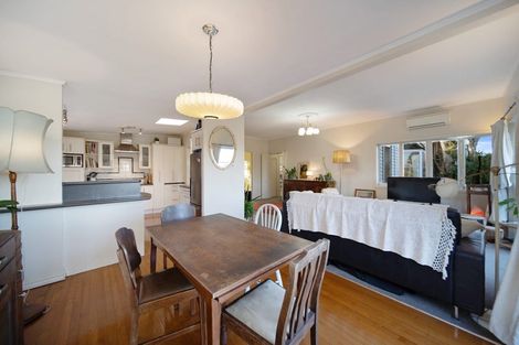 Photo of property in 23 Pohutukawa Avenue, Shelly Park, Auckland, 2014