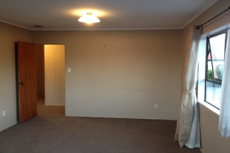 Photo of property in 2/34 Topliss Drive, Northcross, Auckland, 0632