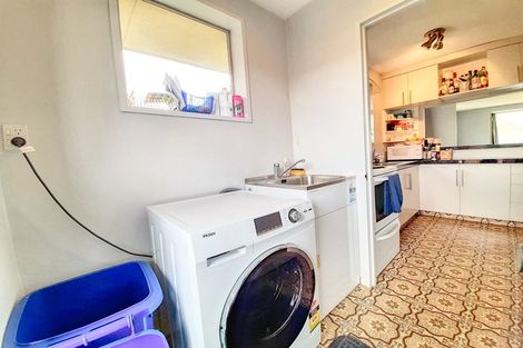 Photo of property in 2/17b Prestons Road, Redwood, Christchurch, 8051