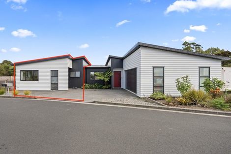 Photo of property in 28 John Dee Crescent, Red Beach, 0932