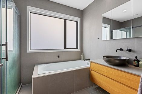 Photo of property in 46 Maka Terrace, Orewa, 0931