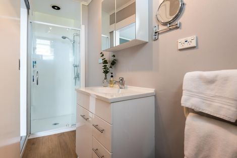 Photo of property in 20 Montgomery Crescent, Cockle Bay, Auckland, 2014