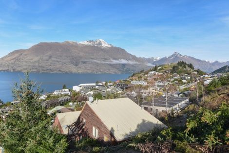 Photo of property in 60b Wynyard Crescent, Fernhill, Queenstown, 9300