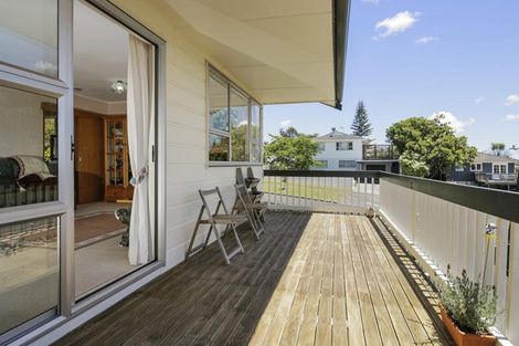 Photo of property in 18 Roick Parade, Glen Eden, Auckland, 0602
