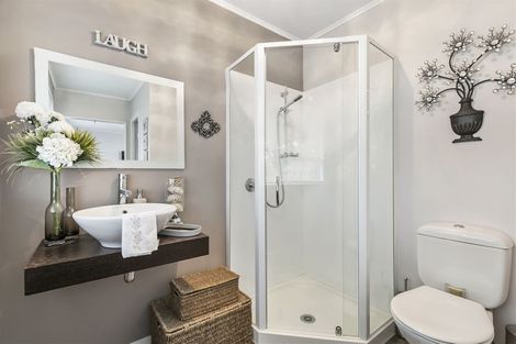 Photo of property in 1/57 Sunset Road, Totara Vale, Auckland, 0629