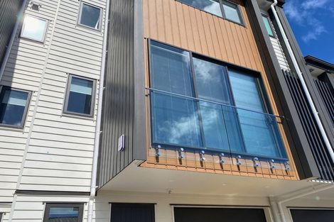 Photo of property in 8/218 Rosebank Road, Avondale, Auckland, 1026