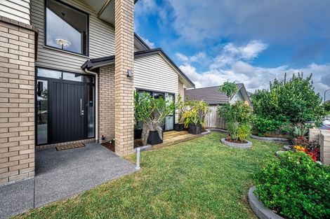 Photo of property in 118a Gracechurch Drive, Flat Bush, Auckland, 2016