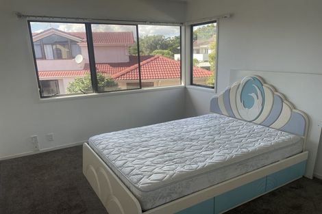 Photo of property in 23 Gillard Place, Eastern Beach, Auckland, 2012