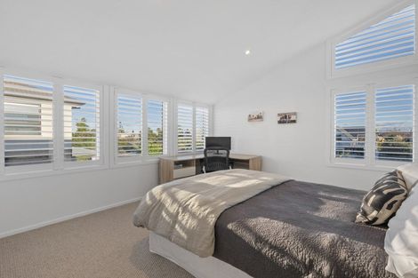 Photo of property in 112 Karewa Parade, Papamoa Beach, Papamoa, 3118