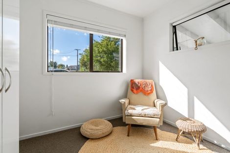 Photo of property in 1/37 View Road, Henderson, Auckland, 0612