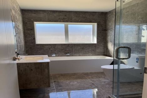 Photo of property in 7 Vinistra Road, Kumeu, 0810