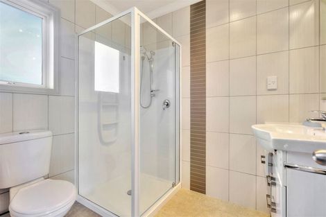 Photo of property in 10 Nirmal Place, Sunnyvale, Auckland, 0612