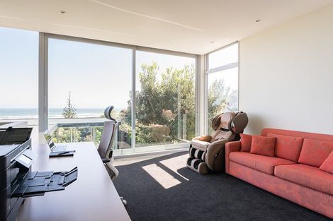 Photo of property in 70 Domain Crescent, Muriwai, Waimauku, 0881