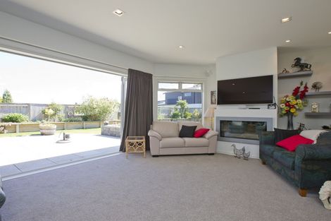 Photo of property in 3 Fairway Grove, Hokowhitu, Palmerston North, 4410