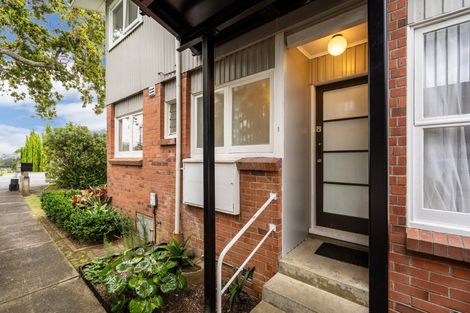 Photo of property in 1/221 Hurstmere Road, Takapuna, Auckland, 0622