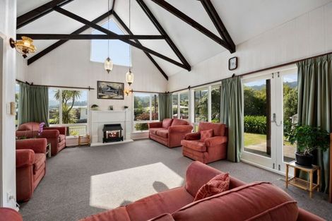 Photo of property in 3 Kapuranga Grove, Stokes Valley, Lower Hutt, 5019