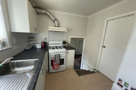 Photo of property in 28 Maarama Crescent, Aro Valley, Wellington, 6021