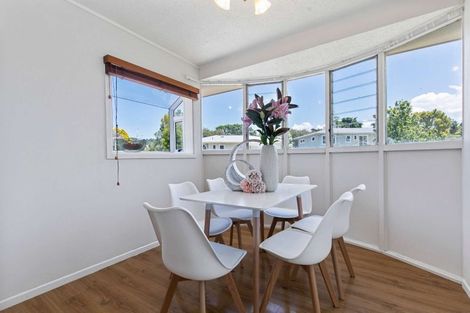Photo of property in 34 La Rosa Street, Green Bay, Auckland, 0604