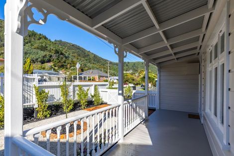 Photo of property in 95b Waikawa Road, Picton, 7220