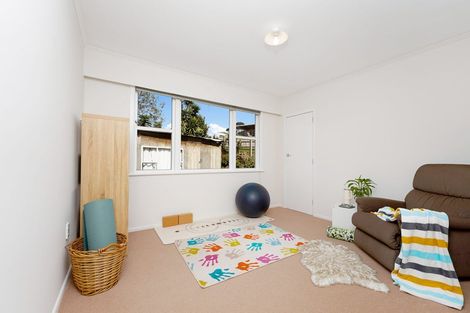 Photo of property in 46 Lowtherhurst Road, Massey, Auckland, 0614