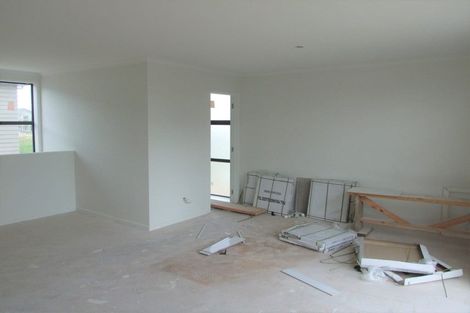 Photo of property in 2 Rere Close, Takanini, 2112