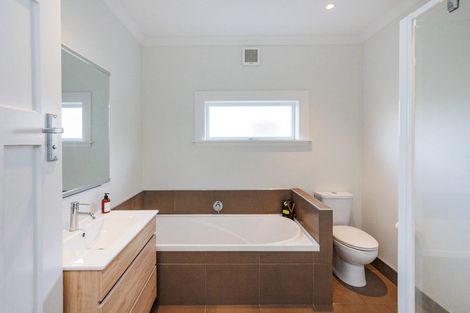 Photo of property in 31 Milverton Avenue, Hokowhitu, Palmerston North, 4410