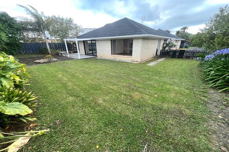 Photo of property in 2/19 Gulf Crest, Bucklands Beach, Auckland, 2012