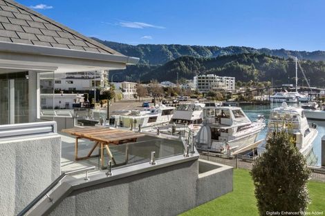 Photo of property in 39 Waikawa Road, Picton, 7220