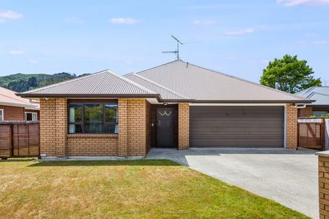 Photo of property in 13 Woodland Grove, Wainuiomata, Lower Hutt, 5014