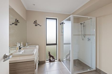 Photo of property in 53 Grand Drive, Orewa, 0931