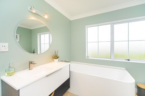 Photo of property in 22 Greenwood Place, Fitzherbert, Palmerston North, 4410