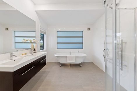 Photo of property in 201 Bleakhouse Road, Mellons Bay, Auckland, 2014