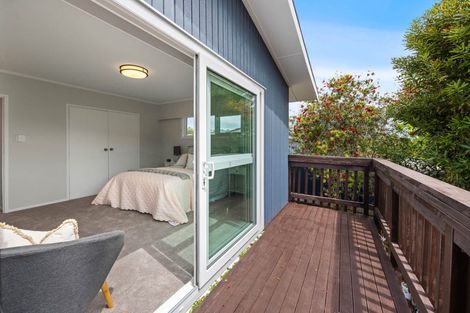 Photo of property in 26 Pickwick Parade, Mellons Bay, Auckland, 2014