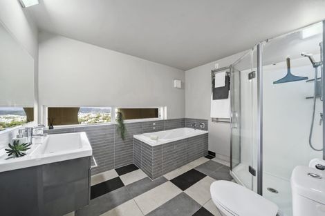 Photo of property in 51 Harbour View Road, Northland, Wellington, 6012