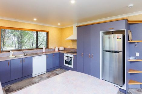 Photo of property in 2 Fernlea Avenue, Kelvin Grove, Palmerston North, 4414