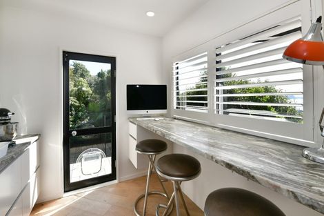 Photo of property in 86 Vipond Road, Stanmore Bay, Whangaparaoa, 0932