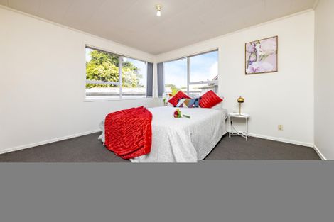 Photo of property in 13 Ewbank Place, Manurewa, Auckland, 2102